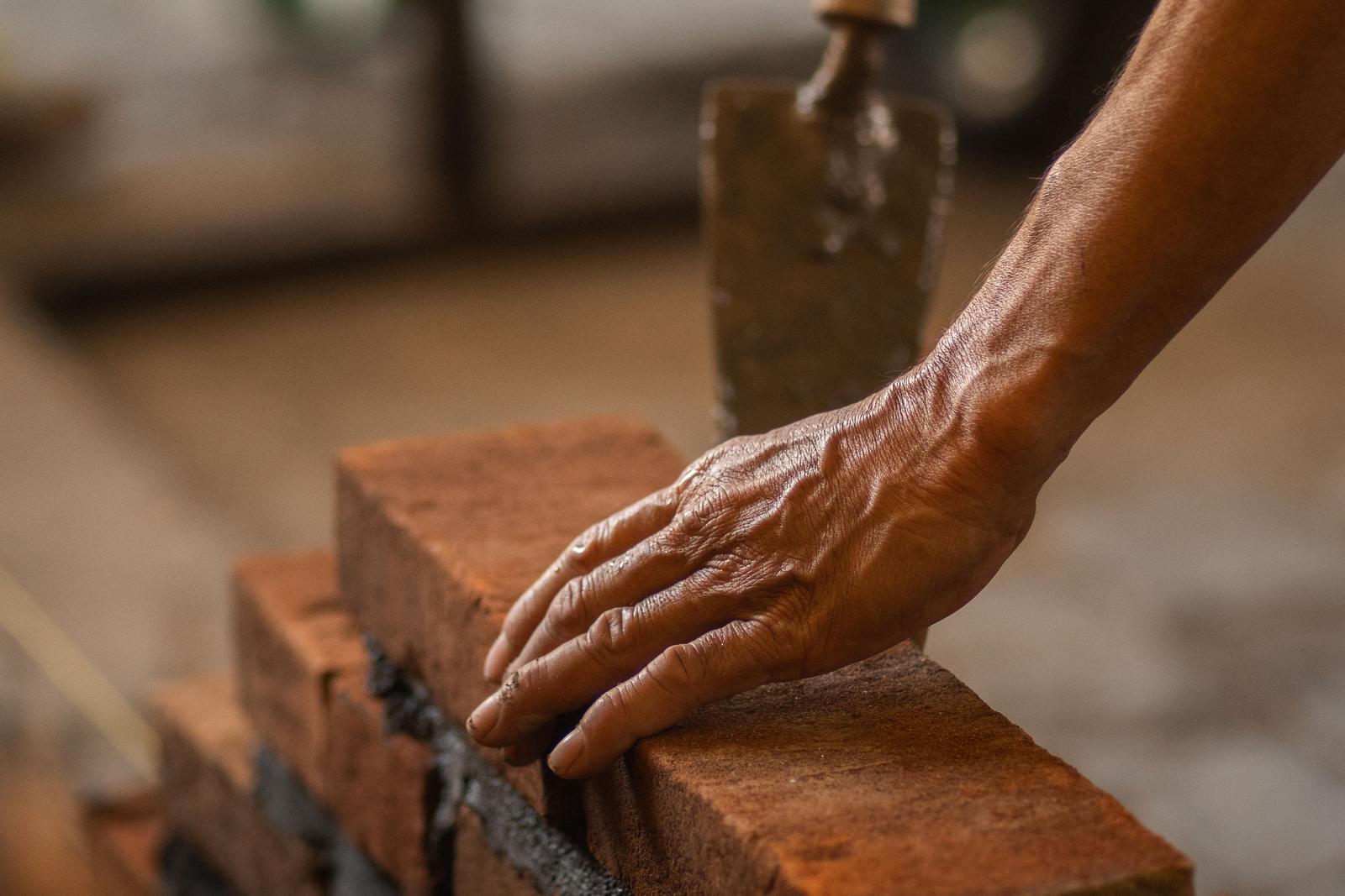 Travaux de maçonnerie, pose de briques